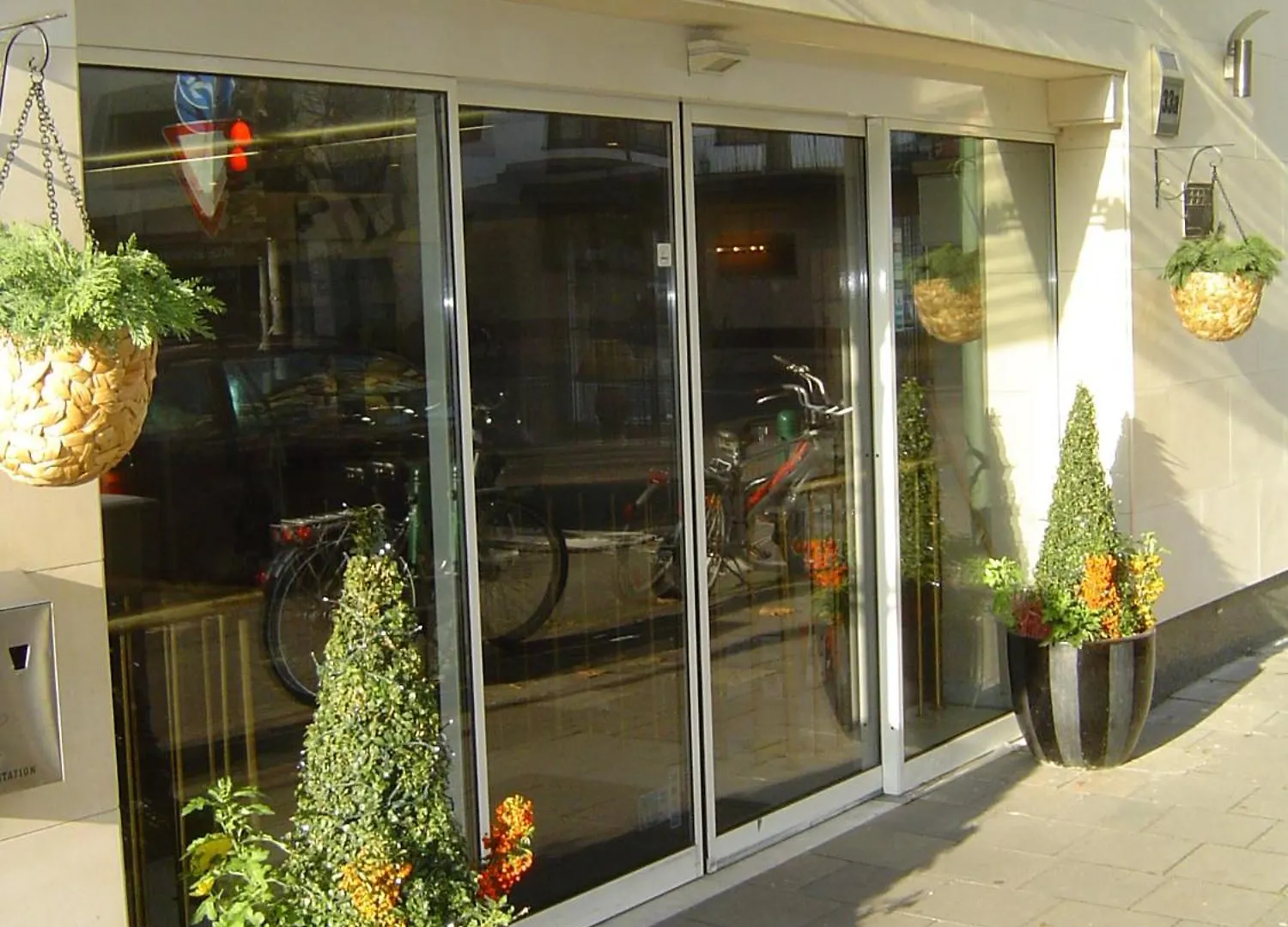 Atomis Hotel Duesseldorf City Almanya