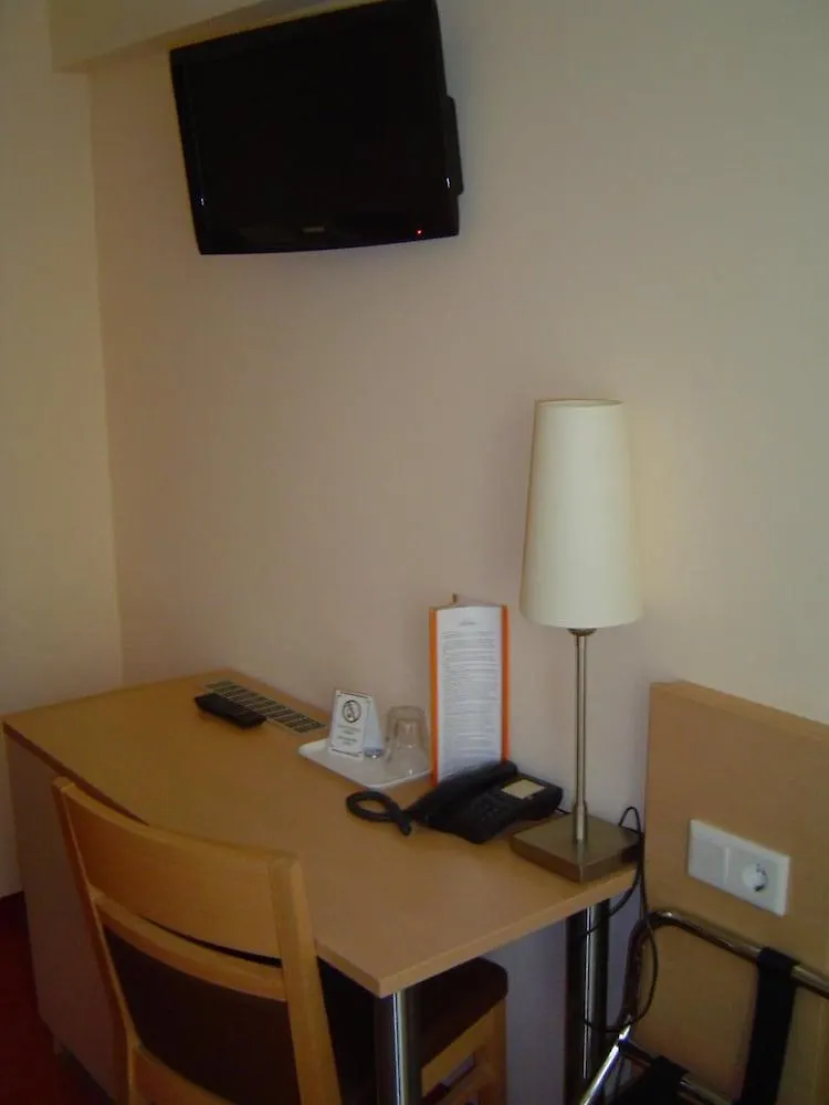 Atomis Hotel Duesseldorf City 3*, Düsseldorf